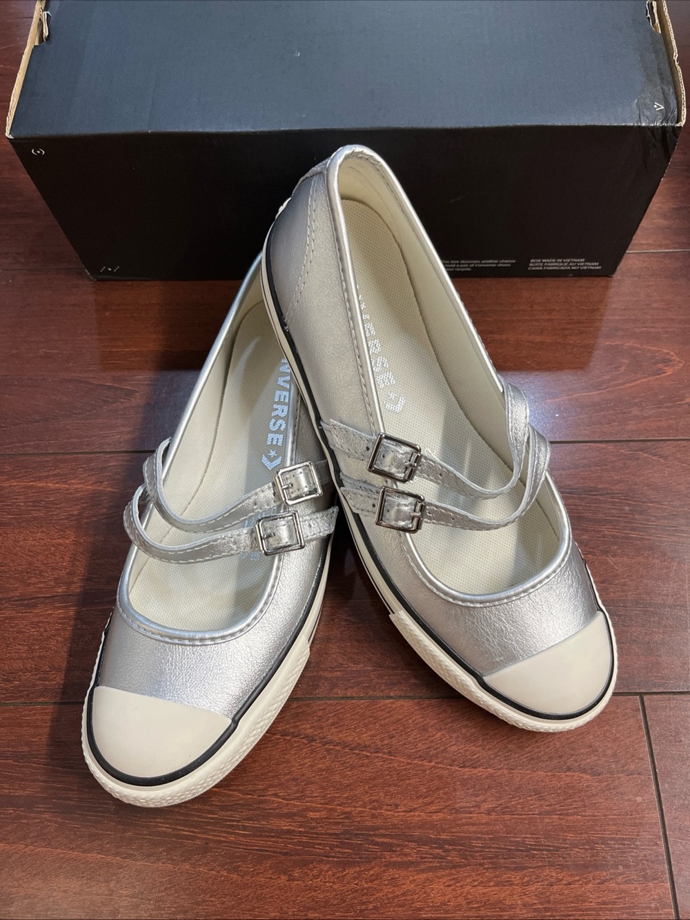 Womens 7 Converse Dainty Mary Jane OX Slip On Silver Leather A12201C HALF BOX
